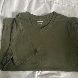 Mens Old Navy V neck cotton tshirt